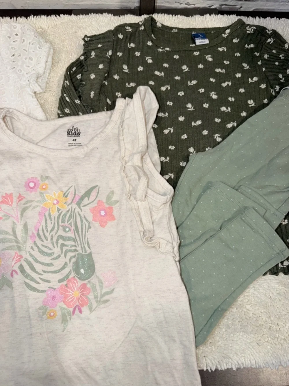 Girls outfits bundle box  Cute Neutral Patterns 4T